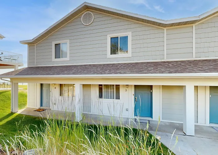 Harbor Village Lakeview Condo 902-3